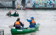 Dell Technologies haalt met River Cleanup 65,5 kg zwerfvuil uit het Kanaal van Brussel 