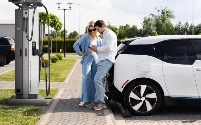 Schneider Electric lanceert krachtig snellaadstation voor elektrische voertuigen