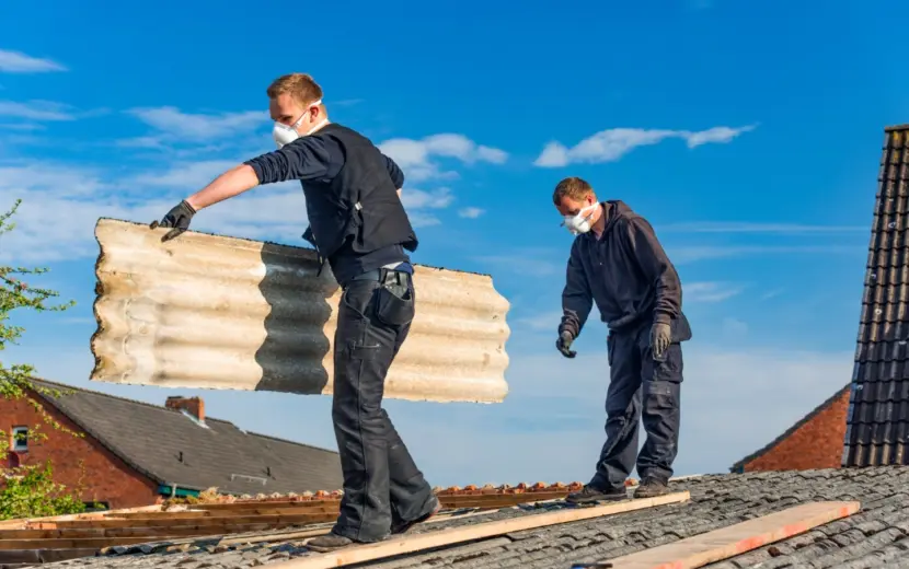 Meer dan helft jeugdwerklokalen in Vlaanderen bevat asbest: dringende oproep tot actie