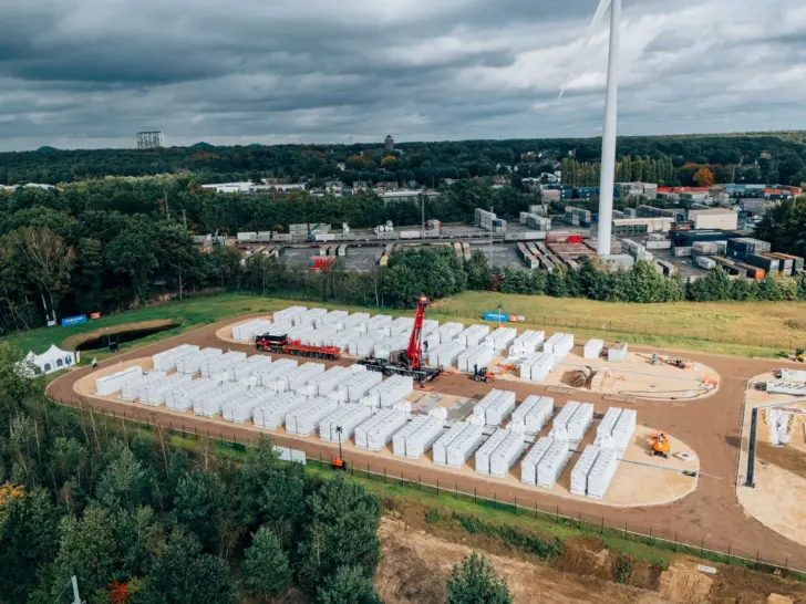 Storm plaatst 106 Tesla-megabatterijen op voormalige kolensite in Genk