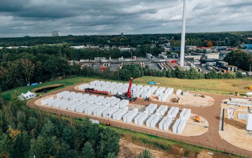 Storm plaatst 106 Tesla-megabatterijen op voormalige kolensite in Genk