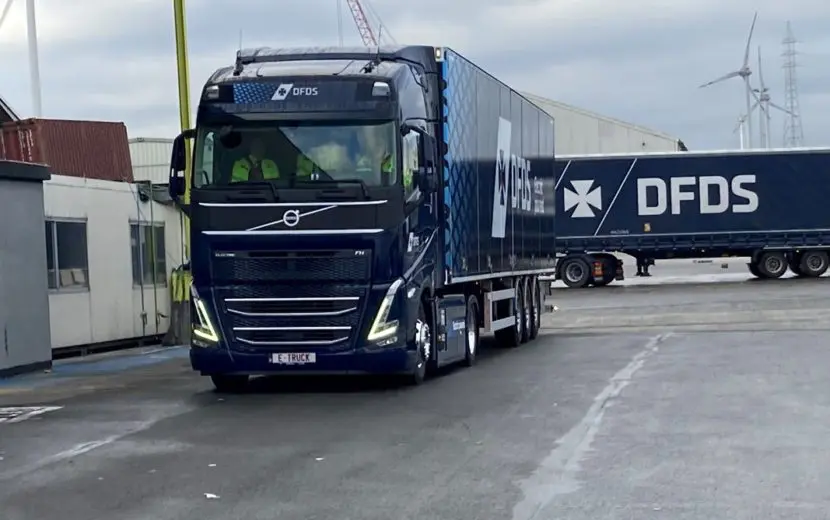 Deense rederij DFDS neemt in Gentse haven haar eerste elektrische truck in gebruik