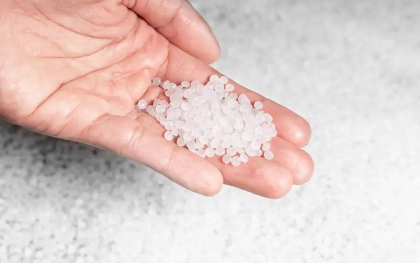 Hoe polymeerbolletjes nieuwe zelfopladende elektronica mogelijk maken