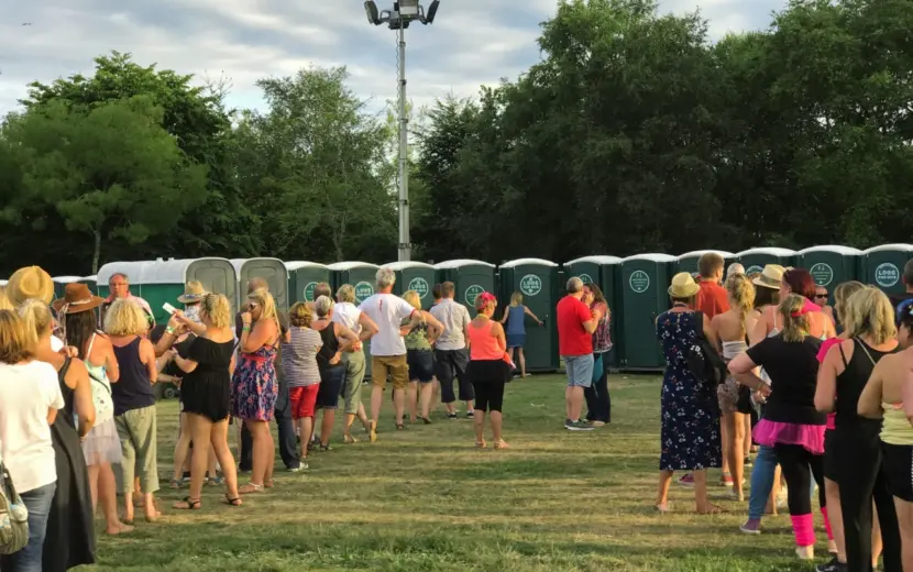 WhenNatureCalls composteert festivaluitwerpselen als bodemverbeteraar
