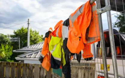 Alsico en Sixone recycleren oude werkkleding tot nieuwe grondstof