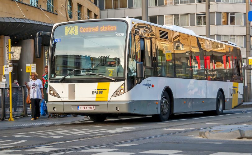 Nieuwe software helpt bussen van De Lijn laden en rijden