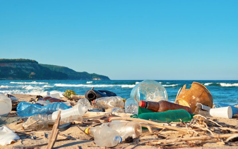 plastic afval zee